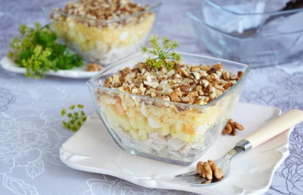 Салат з куркою та ананасами: як приготувати смачну страву