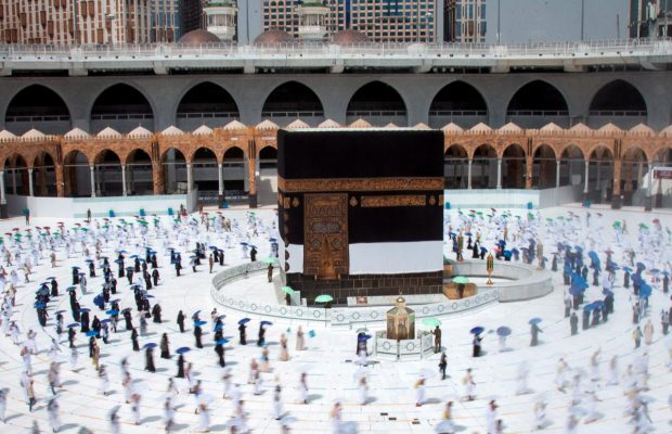 В Мекку пустили всего тысячу мусульман: в Саудовской Аравии начался беспрецедентный хадж (фоторепортаж)