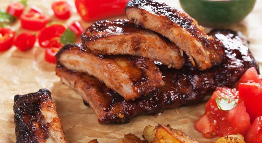 Румяно-сочные ребрышки: как приготовить вкусное блюдо в духовке