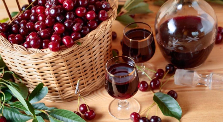 Наливка из вишни: топ-5 рецептов
