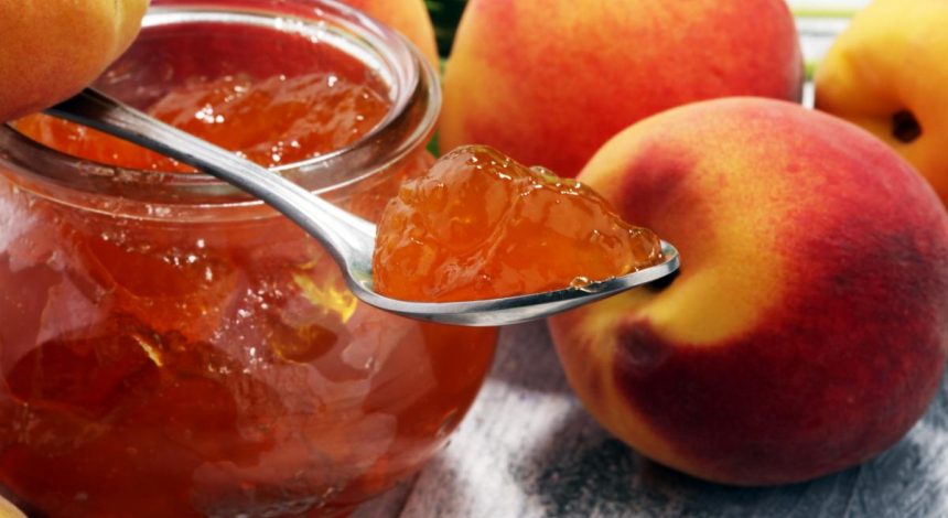 Сонячні ласощі взимку: рецепти смачного варення з персиків