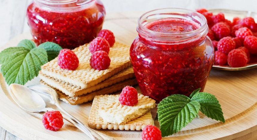 Ароматно-апетитний смаколик на зиму: рецепти корисного варення з малини