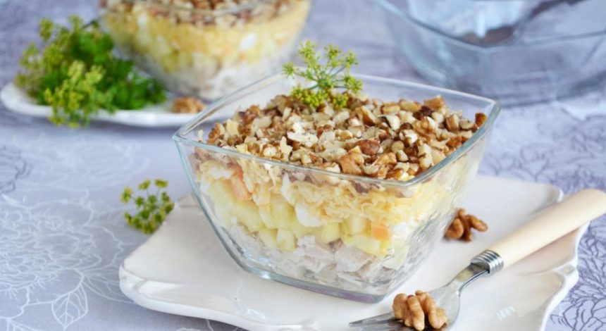 Салат з куркою та ананасами: як приготувати смачну страву