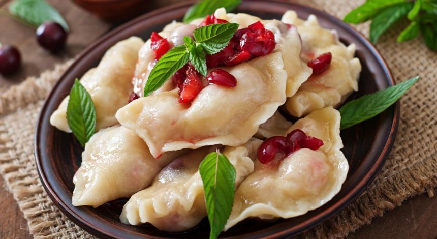 Нежные вареники с вишней: как приготовить невероятно вкусное блюдо