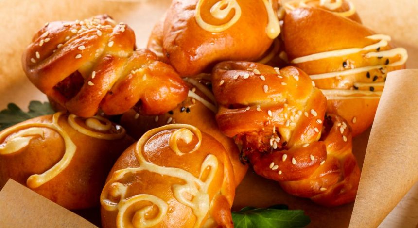 Пышные пирожки в духовке: как приготовить с мясом, капустой и фруктами