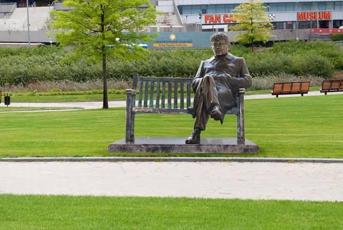 Пам'ятник Мірчі Луческу спочатку повинен був знаходитися біля Донбас Арени / фото ФК Шахтар Пам'ятник Мірчі Луческу спочатку повинен був знаходитися біля Донбас Арени / фото ФК Шахтар