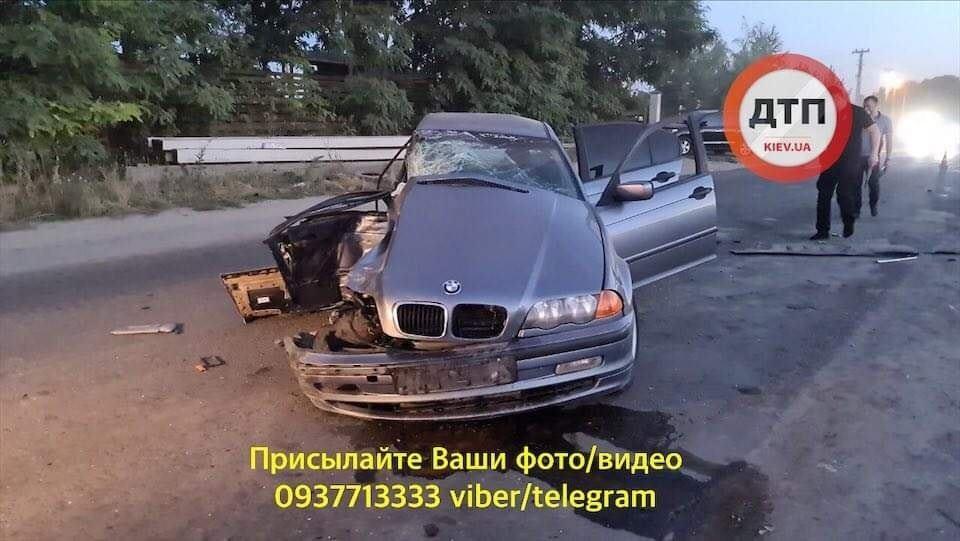 Водитель BMW вылетел на встречную полосу на большой скорости / фото: dtp.kiev.ua Водитель BMW вылетел на встречную полосу на большой скорости / фото: dtp.kiev.ua