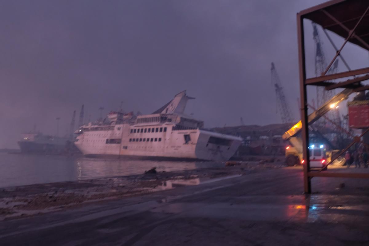 Кораблі в порту Бейрута після вибуху / фото Twitter Timour Azhari Кораблі в порту Бейрута після вибуху / фото Twitter Timour Azhari