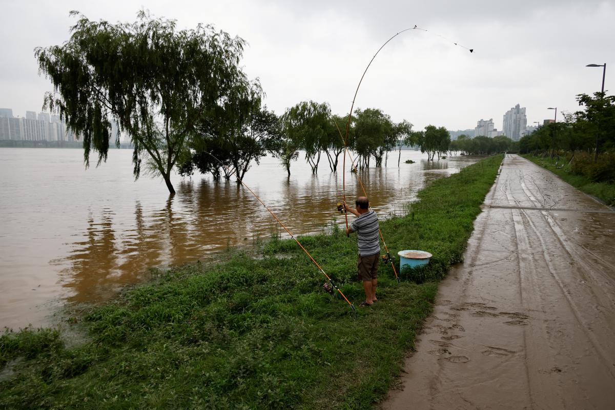 Наслідки негоди в Південній Кореї / REUTERS Наслідки негоди в Південній Кореї / REUTERS