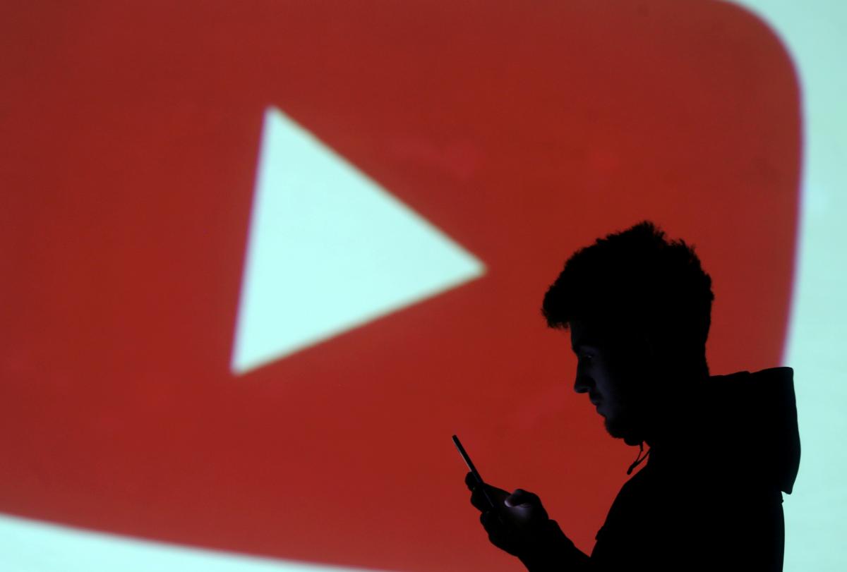 Google экспериментирует с ИИ-фунциями на YouTube / фото REUTERS