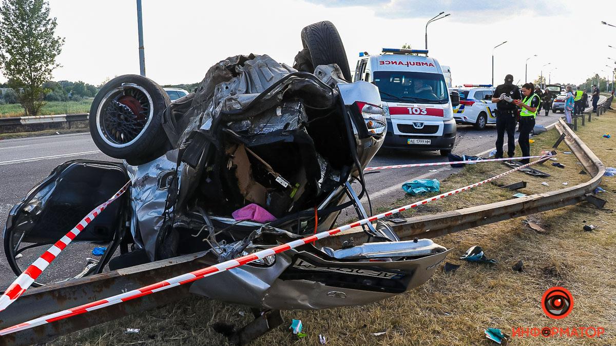 Daewoo Lanos з незрозумілих причин кинуло вбік і він виїхав на "зустрічку" / фото Інформатор Daewoo Lanos з незрозумілих причин кинуло вбік і він виїхав на "зустрічку" / фото Інформатор