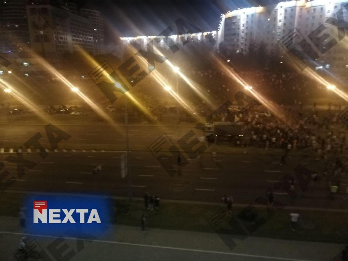 A police van rammed into a crowd of protesters / Screenshot from Nexta