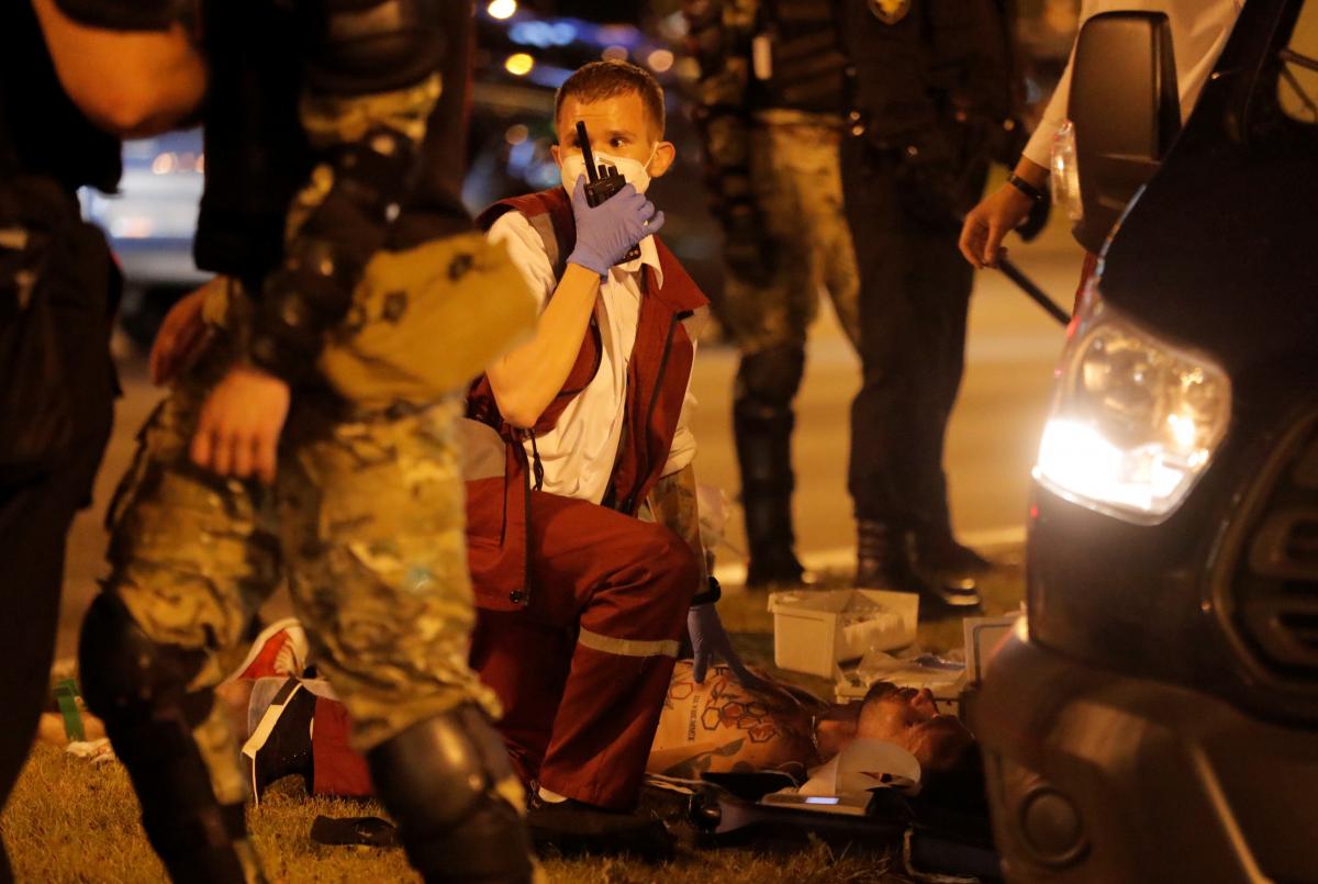 Протести у Мінську спалахнули увечері 9 серпня / фото REUTERS Протести у Мінську спалахнули увечері 9 серпня / фото REUTERS