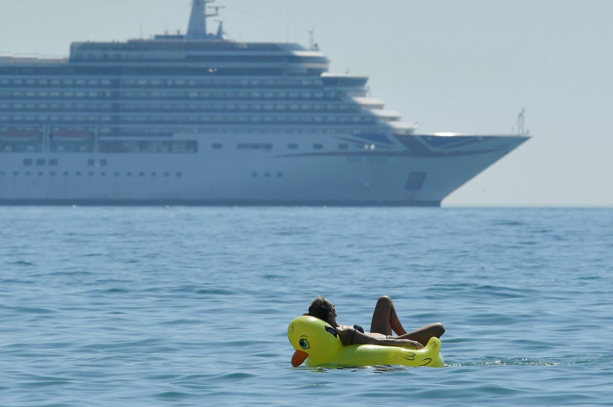 Russians and Belarusians do not shine overseas cruises / photo REUTERS