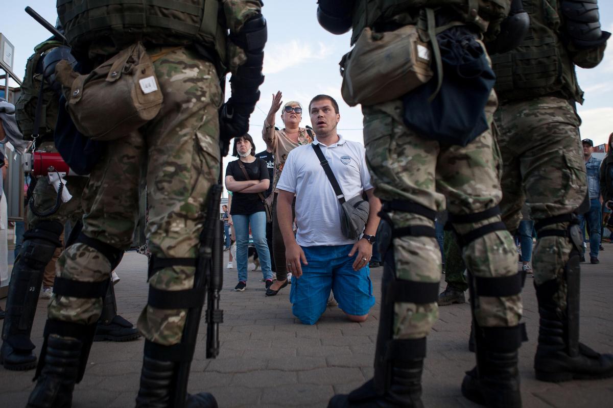 Протесты в Беларуси вспыхнули вечером 9 августа / REUTERS