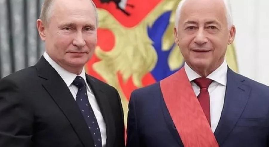 Володимир Співаков під час нагородження з Володимиром Путіним / Скріншот Володимир Співаков під час нагородження з Володимиром Путіним / Скріншот