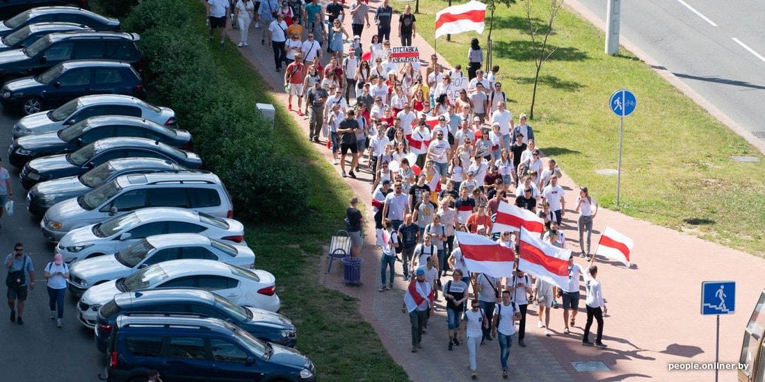 На марш в Мінську збираються люди / people.onliner.by На марш в Мінську збираються люди / people.onliner.by