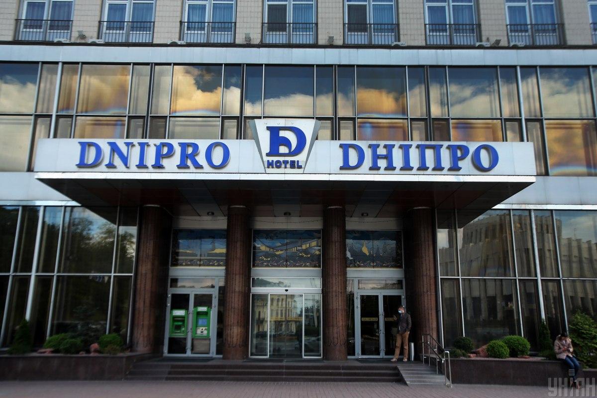 Продажу отеля "Днипро" хотят отменить через суд / фото УНИАН Продажу отеля "Днипро" хотят отменить через суд / фото УНИАН