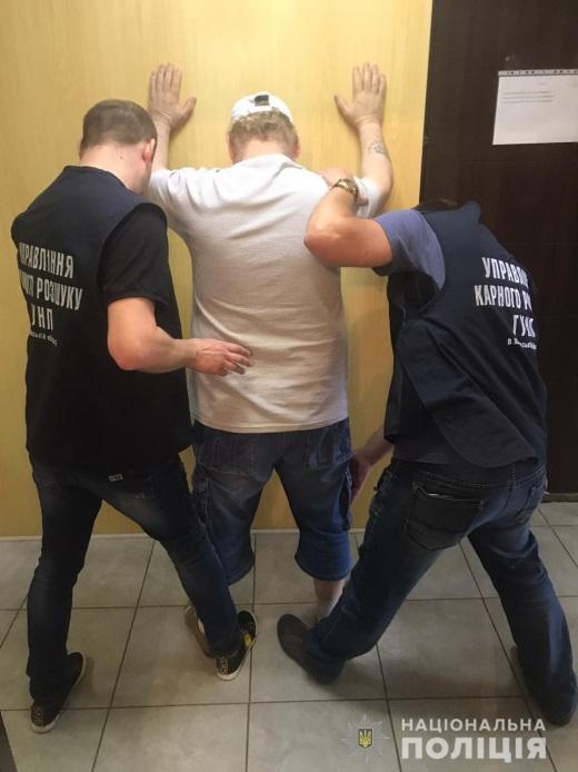 У Харкові затримали грузина, якого розшукував Інтерпол / фото hk.npu.gov.ua У Харкові затримали грузина, якого розшукував Інтерпол / фото hk.npu.gov.ua