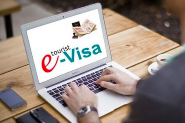Електронні візи в Україну подешевшають / фото Главком Електронні візи в Україну подешевшають / фото Главком