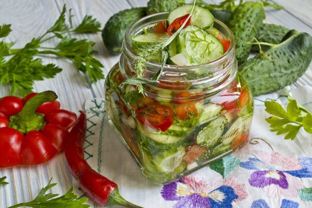 Как приготовить салат из огурцов на зиму / фото botanichka.ru Как приготовить салат из огурцов на зиму / фото botanichka.ru