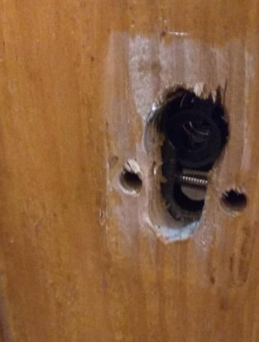 В офисе взломали замок \ Фейсбук Сергей Томиленко В офисе взломали замок \ Фейсбук Сергей Томиленко