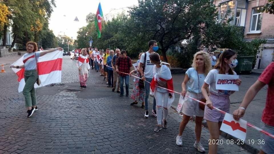 Акция возле посольства Беларуси в Киеве / фото Дмитрий Хилюк, УНИАН