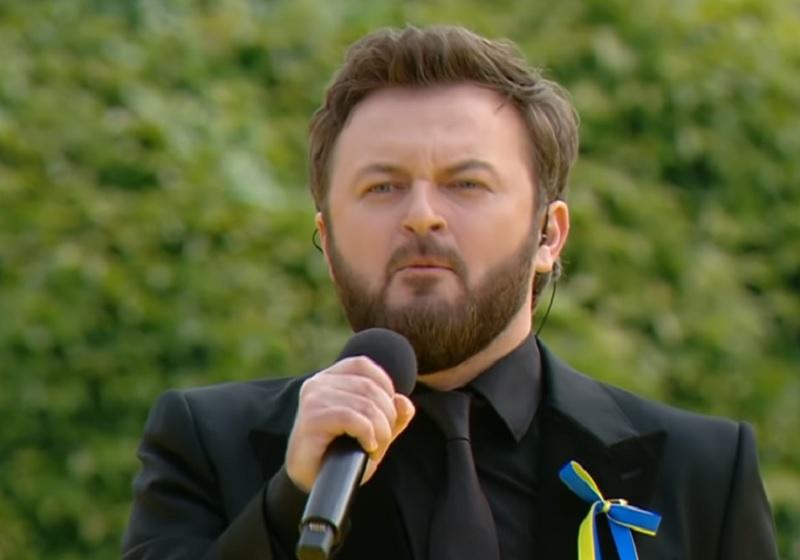Михаил Хома исполняет гимн Украины / скриншот