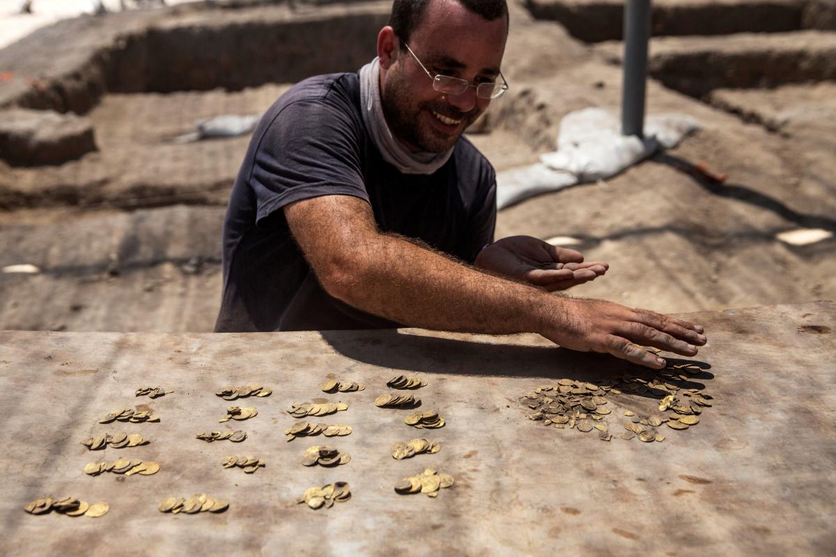 В Ізраїлі знайшли посудину із золотими монетами / фото REUTERS