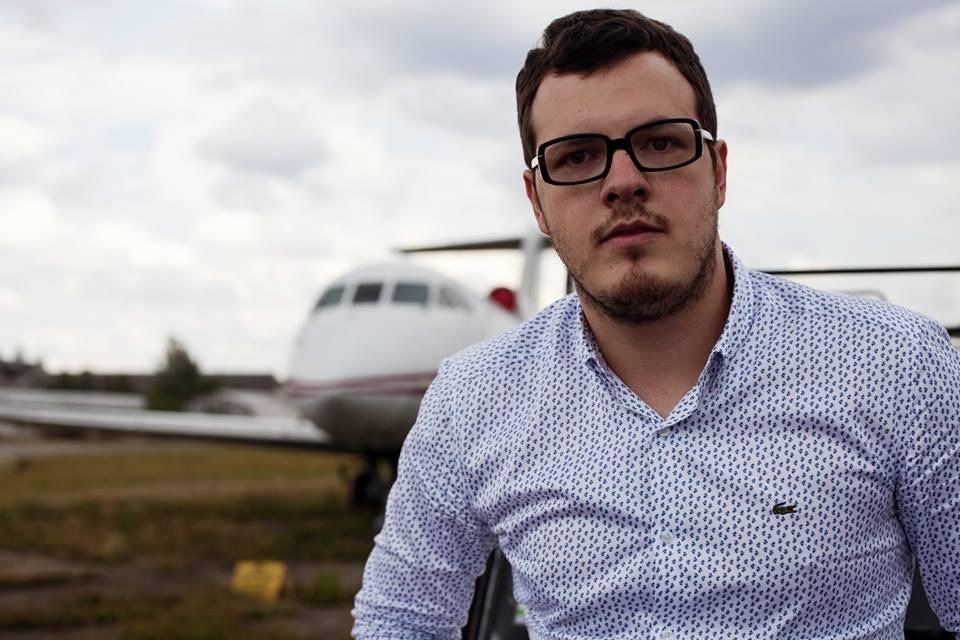 В соцсетях Шпир позиционирует себя "бренд-стратегом" / facebook.com/misha.shpir В соцсетях Шпир позиционирует себя "бренд-стратегом" / facebook.com/misha.shpir