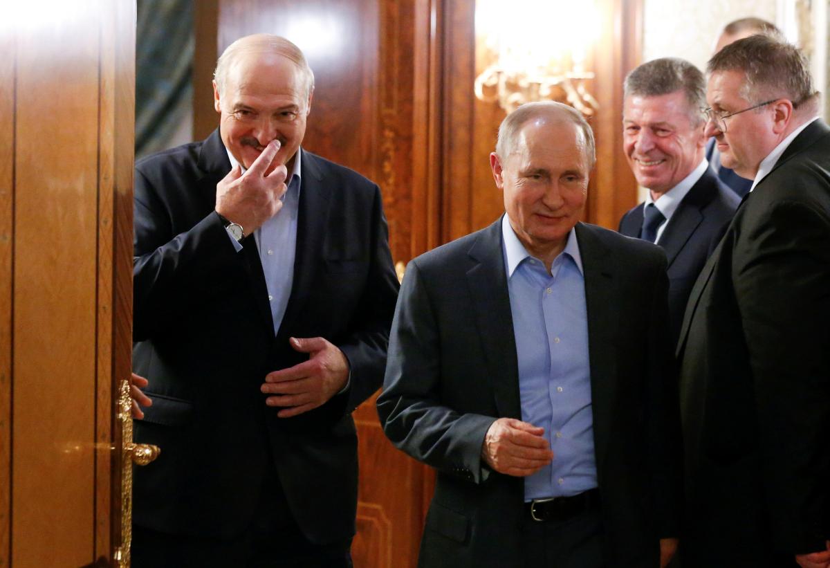 Путін напередодні зустрівся з Лукашенком тет-а-тет у Мінську / Фото: REUTERS Путін напередодні зустрівся з Лукашенком тет-а-тет у Мінську / Фото: REUTERS