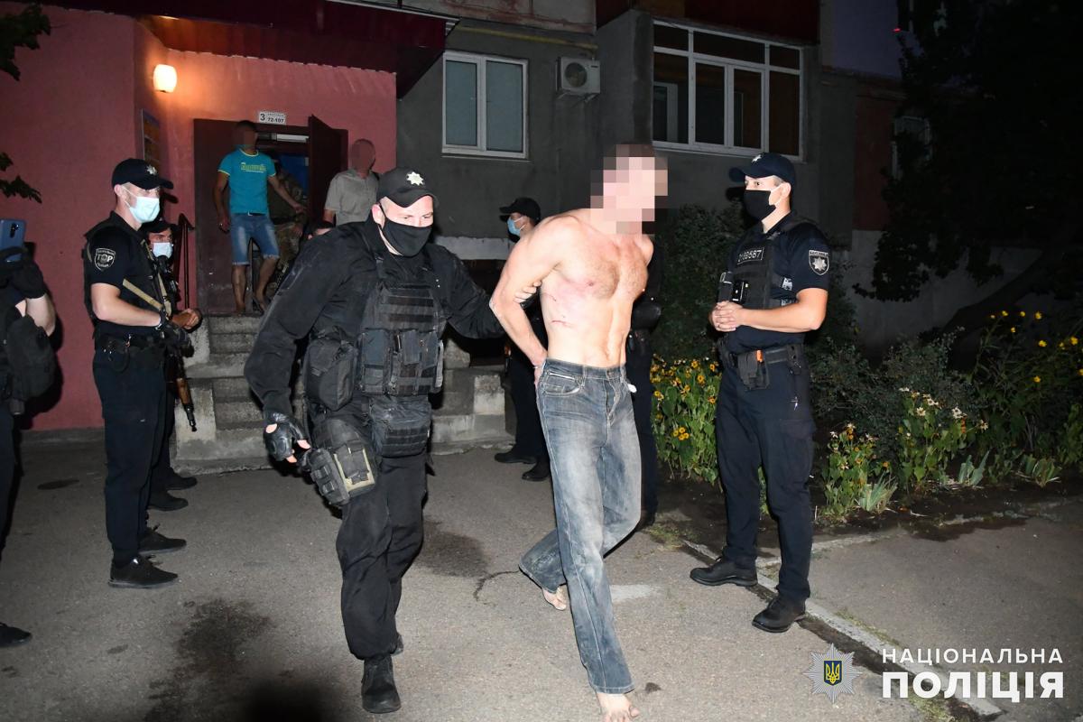 Затриманий - раніше судимий чоловік / Фото: Нацполіція Затриманий - раніше судимий чоловік / Фото: Нацполіція