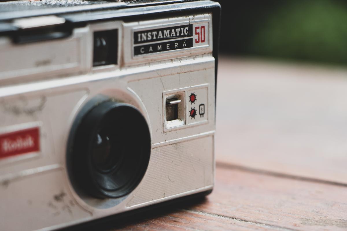 В 1888 году американский изобретатель Джордж Истмен зарегистрировал торговую марку «Kodak» / фото ua.depositphotos.com
