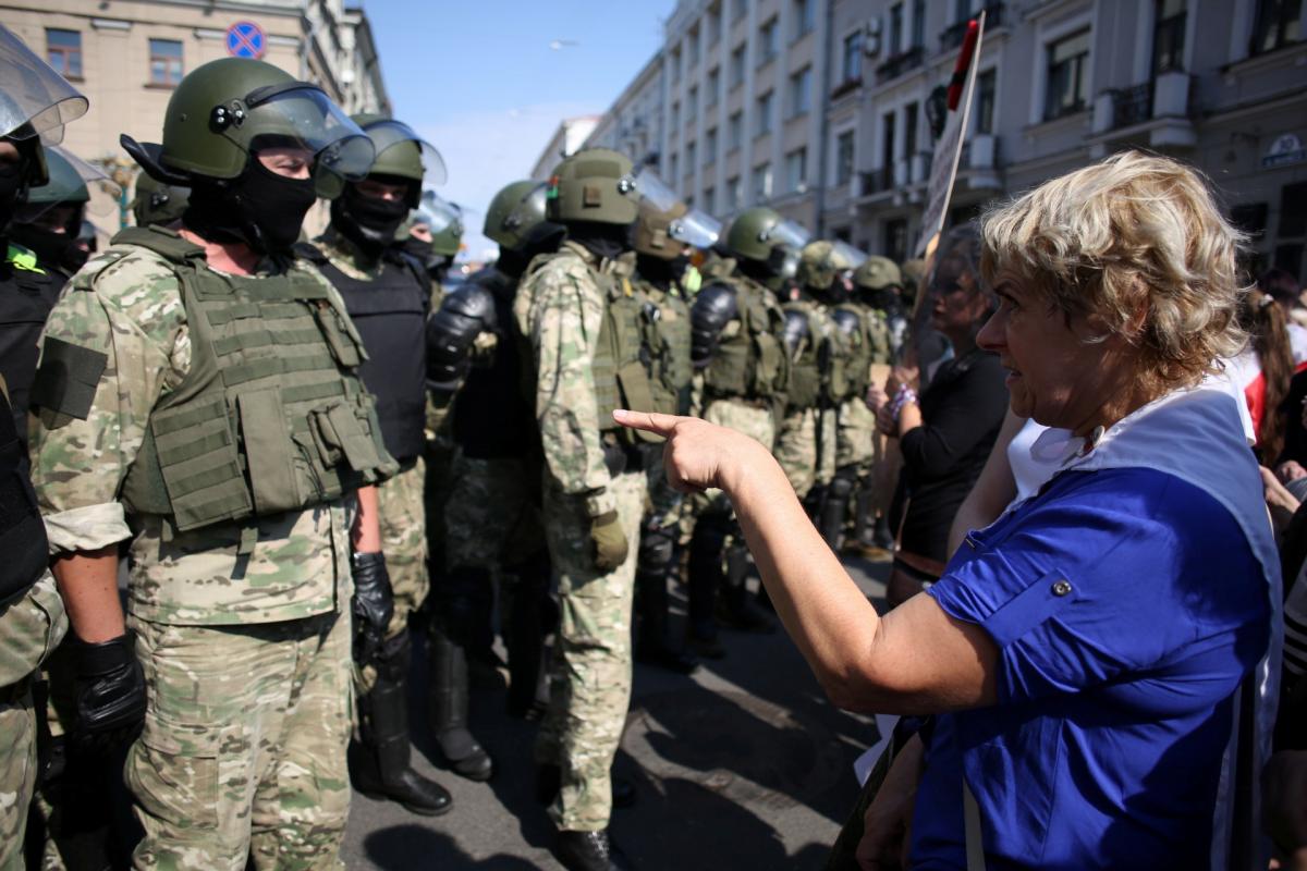 На білорусів відкрили 43 кримінальні справи за образи й погрози силовикам / Reuters На білорусів відкрили 43 кримінальні справи за образи й погрози силовикам / Reuters
