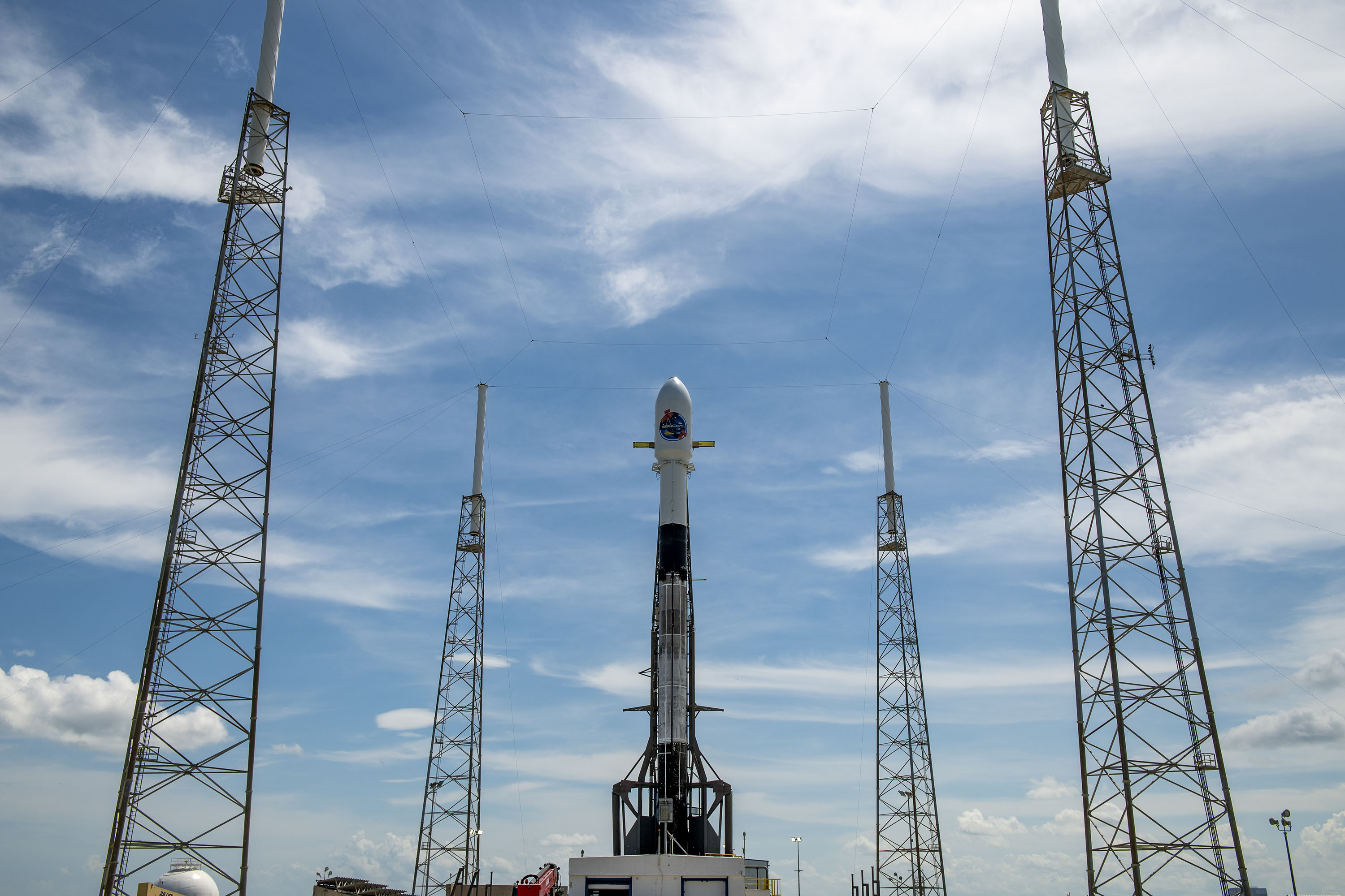 SpaceX запустила очередную партию спутников \ фото twitter.com/SpaceX