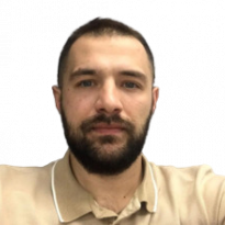 Заручникам краще триматися на відстані від терориста. Бо під час штурму по ньому можуть стріляти