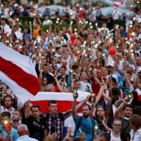 Thousands of Minsk residents gather for evening rally (Photos, video)