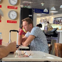 CCTV video shows who gives coma-causing tea to Navalny (Video)