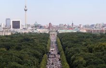 У Берліні тисячі людей протестували проти карантину (фото)