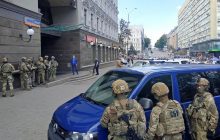 Прокуратура передала до суду клопотання про обрання запобіжного заходу чоловіку, який захопив банк у Києві