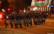 В Мінську силовики стріляють у людей гумовими кулями й кидають в них світлошумові гранати: є поранені