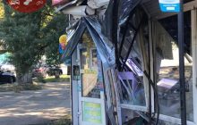 "Водитель задремал": в Киеве маршрутка влетела в МАФ (фото)