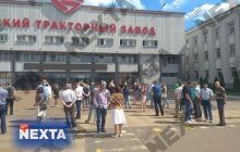 "Идеологам больше никто не верит": работники Минского тракторного завода вышли на забастовку (фото)