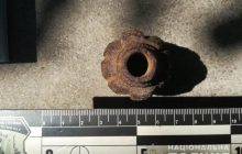 В Харькове возле многоэтажки нашли коробку с корпусом ручной гранаты (фото)