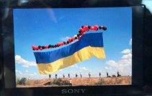 Ukrainian banner on balloons launched over occupied Crimea