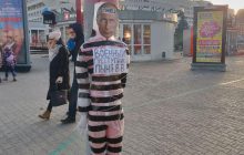 Два роки колонії за опудало Путіна: у РФ судили організаторів перформансу (фото)
