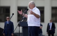Лукашенко признал, что "помог" Тихановской покинуть Беларусь