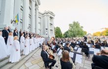 Понад 170 музикантів зіграли концерт біля Національного музею історії України у Києві