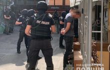 В центре Киева по подозрению в незаконном хранении оружия задержали шестерых человек (фото)