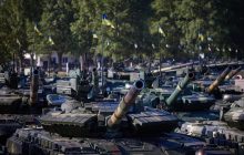 Зеленский передал военным партию вооружения и военной техники